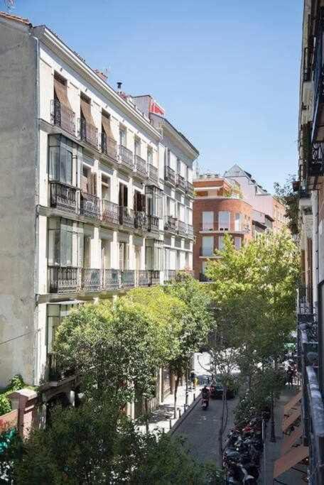 Un Fascinante Estudio En Madrid Centro Exteriör bild