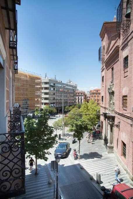 Un Fascinante Estudio En Madrid Centro Exteriör bild